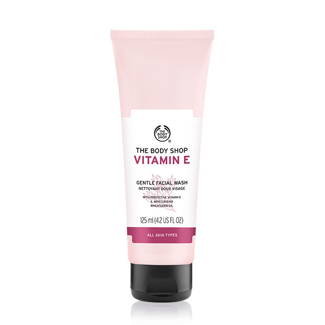 Kem Rửa Mặt Cho Da Nhạy Cảm The Body Shop Vitamin E Gentle Facial Wash